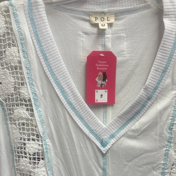 POL White and Light Blue Crochet Lace Accent Short Sleeve Top-New - Picture 2 of 3